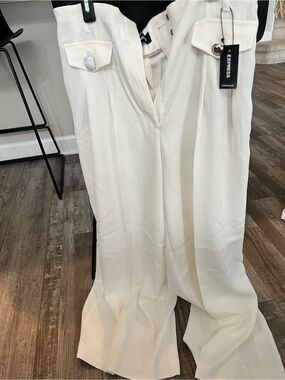 Express Wide-Leg Pants in Cream